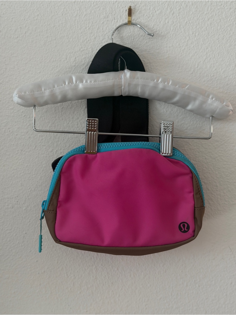 Lululemon Lululemon Everywhere Belt Bag Sonic Pink / Cacao / Black